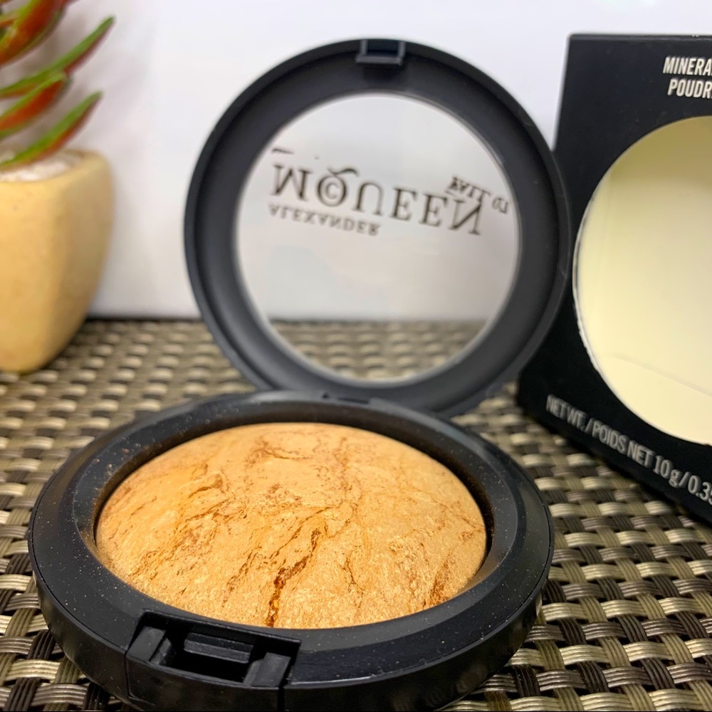 Mac Cosmetics X Alexander McQueen Min Skinfinish